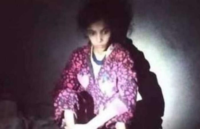السجن 3 سنوات للأب المتهم بحبس ابنته بميت غمر وتعذيبها وتقييدها بجنزير لعدة أعوام (فيديو)