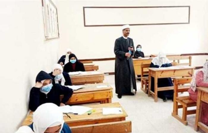 رئيس «أزهرية الإسكندرية» يتفقد ختام امتحانات الشهادة الإعدادية بمعاهد سموحة