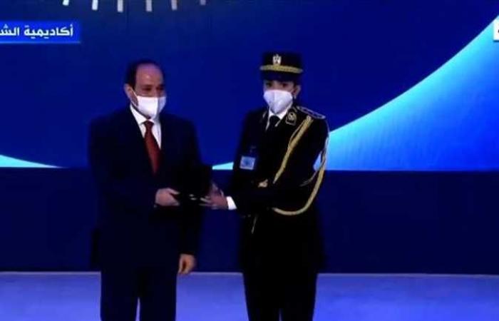 السيسي يكرم أفراد من الشرطة المصرية خلال احتفالية وزارة الداخلية