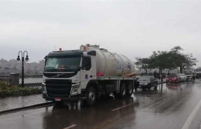 أمطار خفيفة إلى متوسطة.. انتشار معدات مياه الشرب للتعامل مع الأمطار (صور)