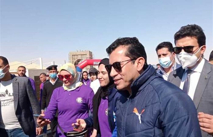 وزير الرياضة يحضر قرعة دوري مراكز الشباب ويعد بدعمهما ماليا