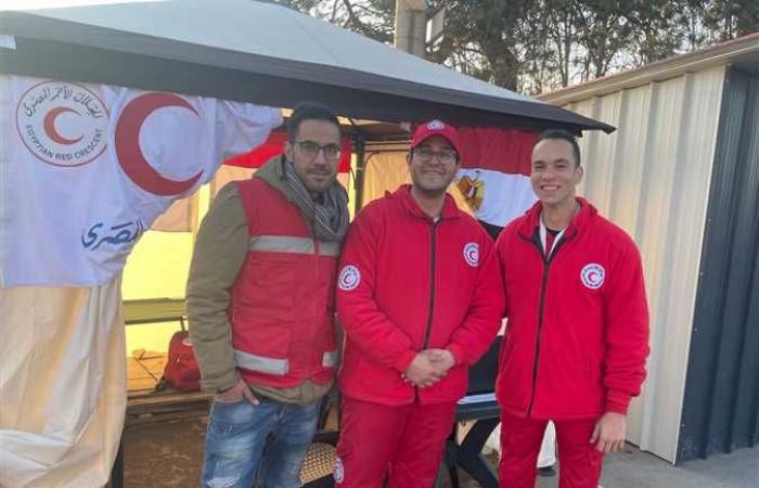 الهلال الأحمر المصري يقيم أول مركز خدمة إغاثية بالحدود الرومانية الأوكرانية