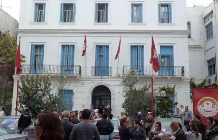 اتحاد الشغل التونسي يرفض حوار الرئيس