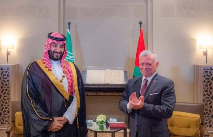 ملك الأردن يقلد محمد بن سلمان قلادة الحسين بن علي