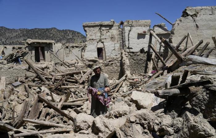 الطرق المتهدمة تمنع إمدادات زلزال أفغانستان