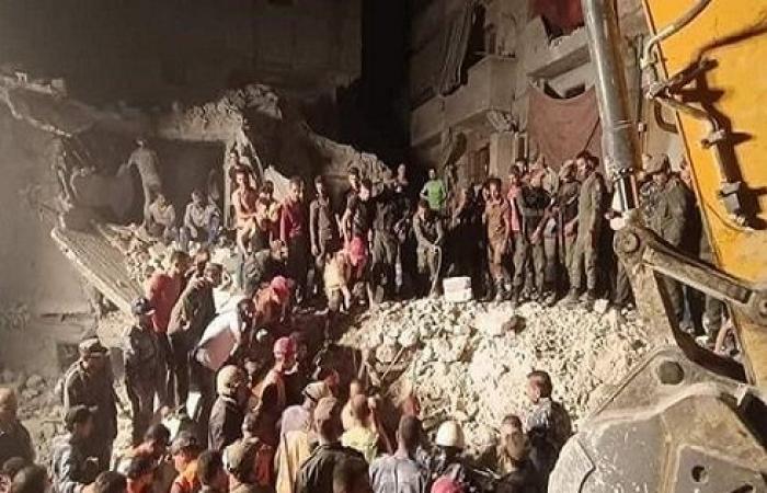 وفاة 11 شخصا جراء انهيار مبنى في حلب السورية (شاهد)