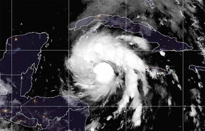 الإعصار إيان يقترب من كوبا