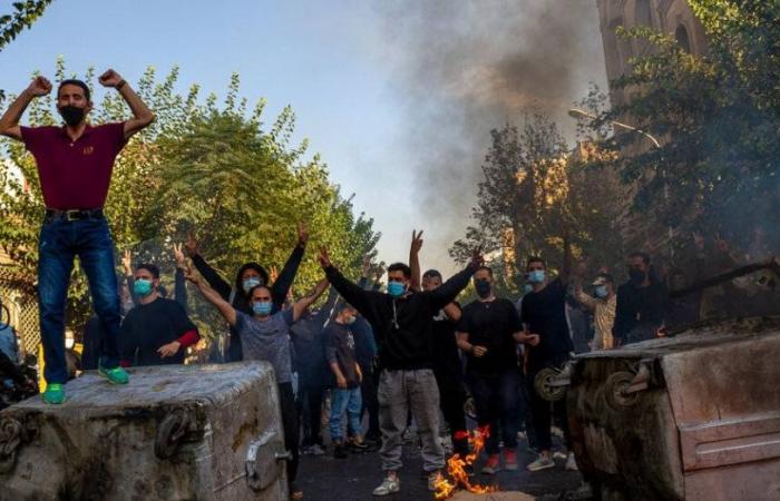 صاروخ إيراني لصرف النظر عن الاحتجاجات