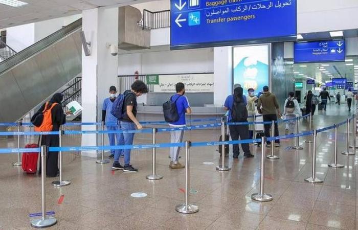 مطار الملك عبدالعزيز بجدة يعلن تأخر إقلاع بعض الرحلات بسبب الأحوال الجوية