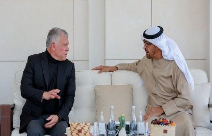 الملك ورئيس دولة الإمارات يعقدان لقاء في أبوظبي