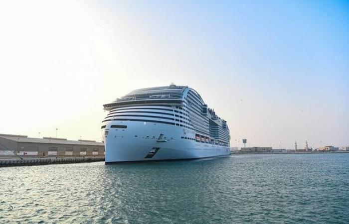 ميناء الملك عبد العزيز بالدمام يستقبل أول سفينة سياحية في تاريخه