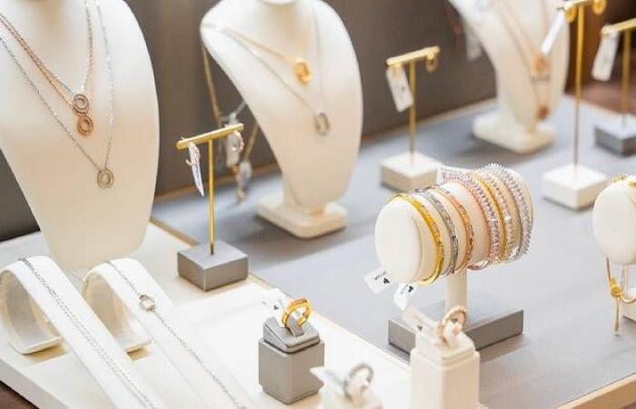 إنفوجرافيك.. مشتريات المجوهرات والسبائك الذهبية في السعودية آخر 10 سنوات