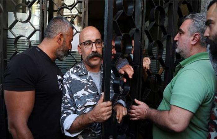 المصارف اللبنانية تقرر تعليق الإضراب أسبوعا آخر