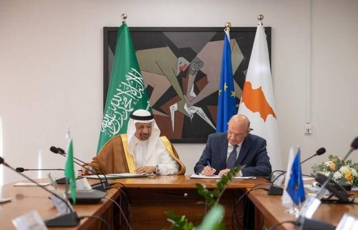 السعودية وقبرص توقعان برنامجا لتعزيز العلاقات الثنائية بمجال الاستثمار