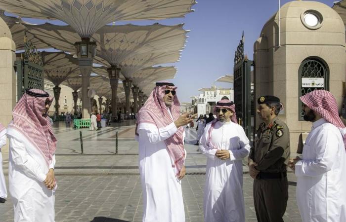 أمير المدينة يتفقد استعدادات خدمة زائري المسجد النبوي