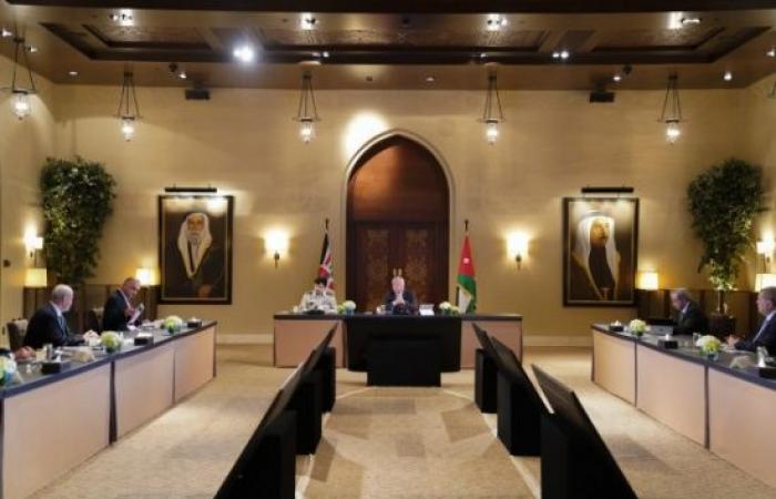 الملك يؤكد أهمية الحفاظ على صدارة الأردن بإنتاج الأدوية