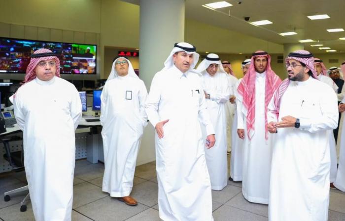 وزير النقل يقف عل جاهزية الخدمات والخطط التشغيلية في مطار الملك عبدالعزيز