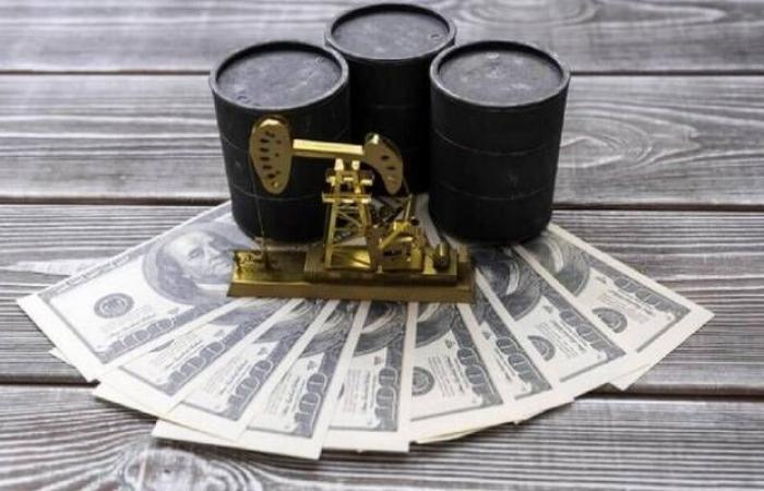 الذهب أعلى مستوى 2030 دولاراً للأوقية.. والنفط يرتفع بأكثر من 2%