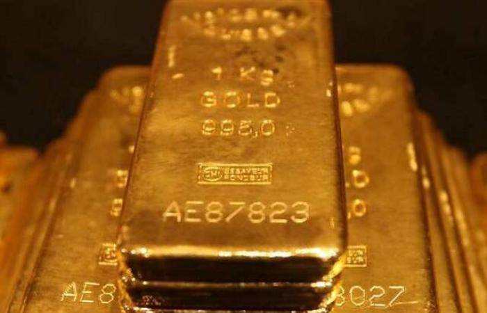 إشارات الاستمرار برفع الفائدة تعيد أسعار الذهب للمربع الأحمر.. والدولار يتألق