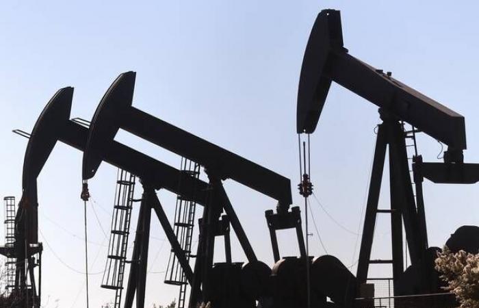 انخفاض منصات التنقيب عن النفط حول العالم خلال أغسطس.. باستثناء دولتين