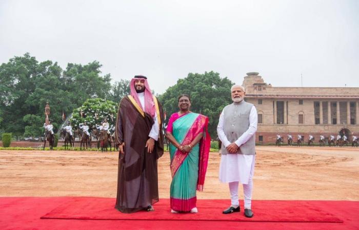 ولي العهد يلتقي رئيسة جمهورية الهند في القصر الرئاسي في نيودلهي