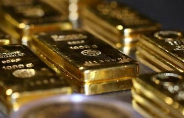 رويترز: توقعات بارتفاع أسعار الذهب في 2024