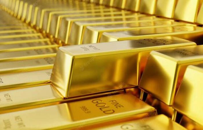 الذهب يقترب من أدنى مستوياته وسط قوة الدولار وترقب التضخم