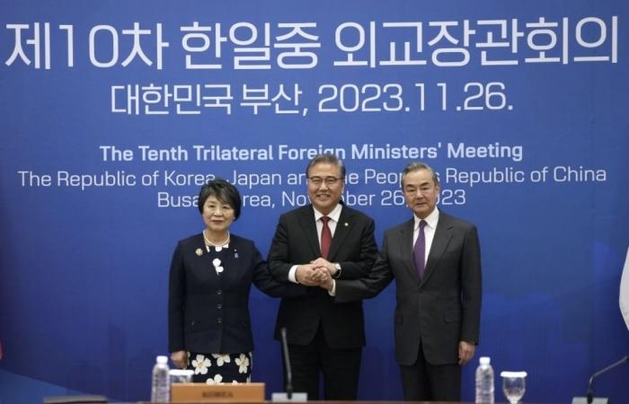 كوريا الجنوبية واليابان والصين يعيدون إحياء قمة ثلاثية