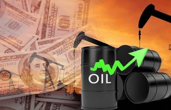 ارتفاع النفط مع زيادة أقل من المتوقع بمخزونات الخام الأمريكي