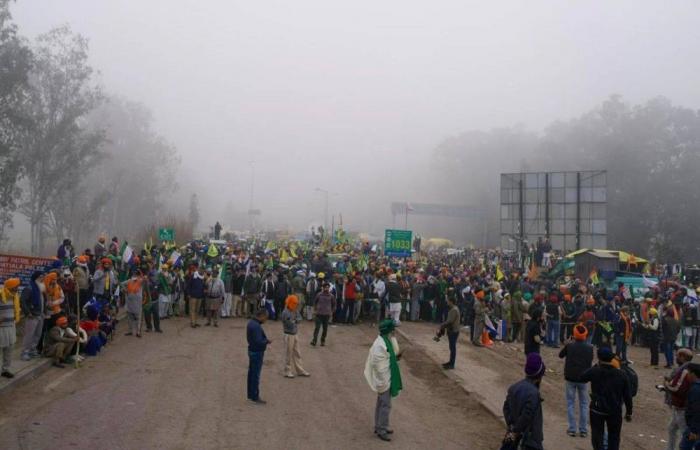 اشتباكات مستمرة بين الشرطة والمزارعين الهنود