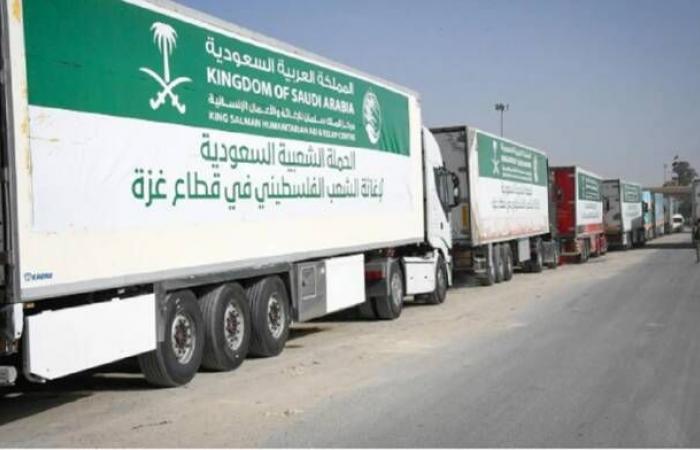 السعودية: توجيه أكثر من 400 شاحنة إغاثية متنوعة إلى قطاع غزة