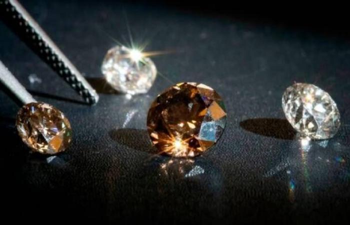 كندا تفرض قيوداً إضافية على استيراد الماس الروسي