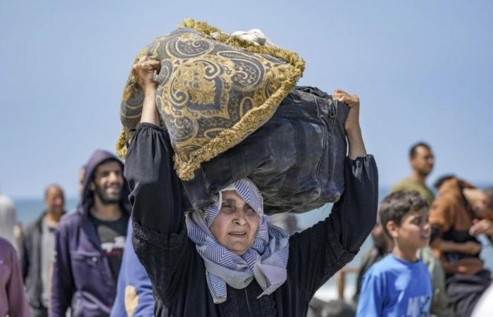 الفلسطينيون يواجهون التحذيرات مجددا من العودة إلى الشمال