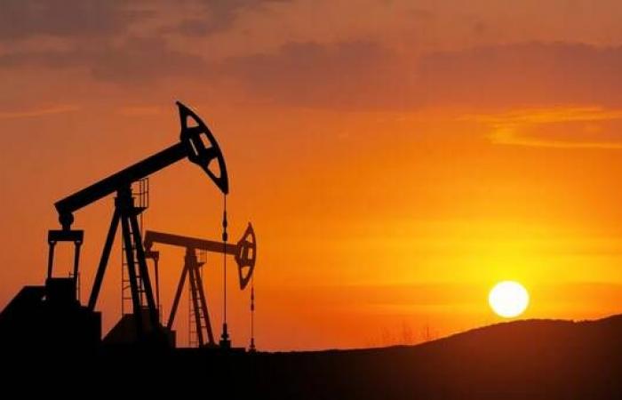 النفط
      يرتفع
      بعد
      منع
      أمريكا
      شيفرون
      من
      تصدير
      الخام
      الفنزويلي
