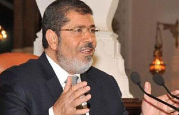 نشطاء يتداولون فيديو لـ"السيسى" يُذكِّر مرسى باسم قائد الجيش الثانى