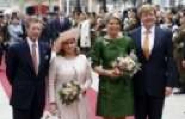 بالصور| ملكة هولندا تتألق بفستان ستان أخضر أثناء زيارتها لقصر الدوقية