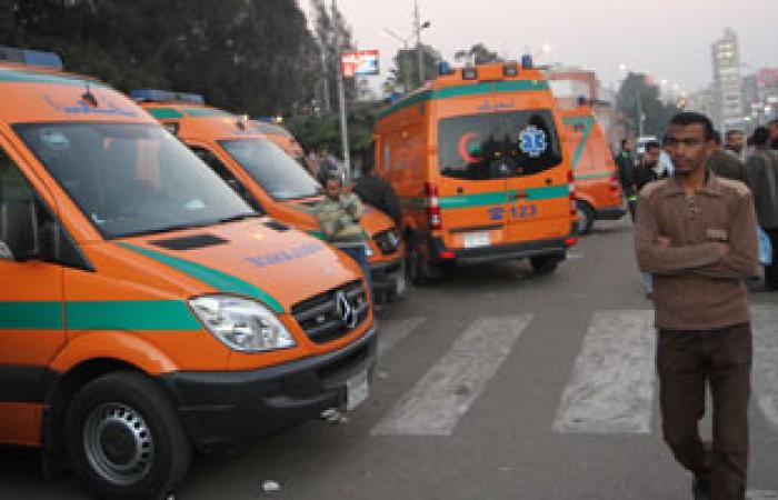طوارئ بصحة السويس وانتشار سيارات الإسعاف بالقرب من المظاهرات