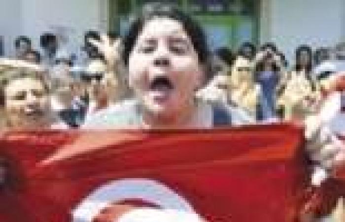 «تمرد تونس» تعلن العصيان ضد الإخوان».. والمسيرات تجتاح البلاد