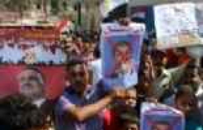 مظاهرات في ميادين السويس لتفويض الجيش للتصدي للإرهاب.. ومحاكمة شعبية لقيادات "الإخوان"