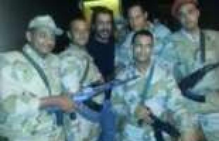 "منذر رياحنة" يحيي الجيش المصري