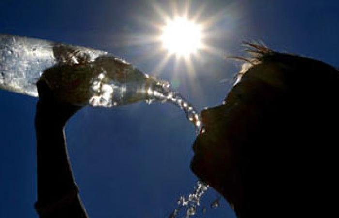 عند شعورك بالعطش تناول المياه بدلا من العصائر والمياه الغازية