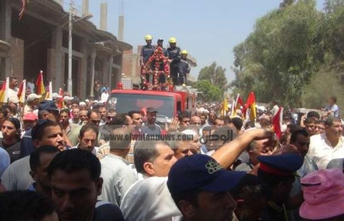 بالفديو | الآلاف يشاركون فى جنازة اللواء الخطيب ضحية «مجزرة الإخوان» فى كرداسة