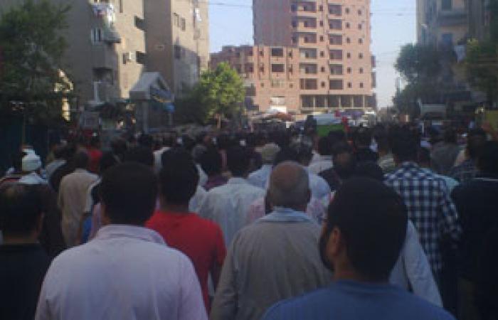 الآلاف يشيعون جنازة  أحد المتوفين فى اشتباكات ميدان الثقافة بسوهاج