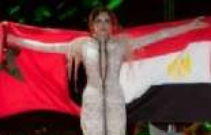 آمال ماهر ترفع علم مصر والمغرب في مهرجان "تطوان"