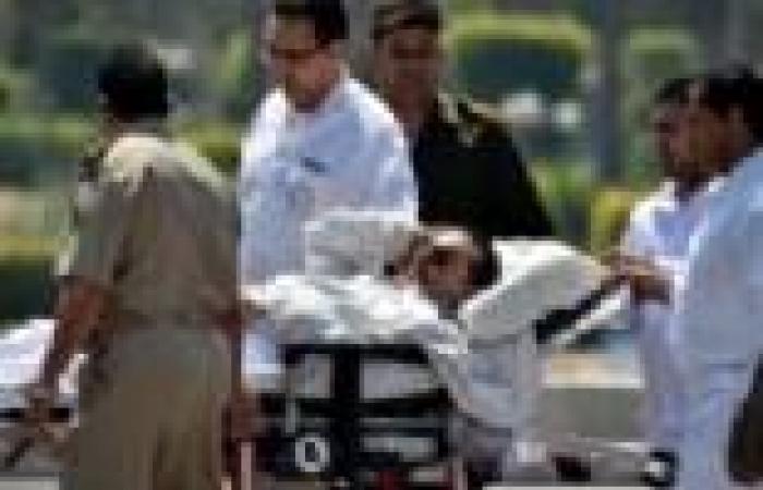 عاجل| وصول مبارك لمستشفى المعادي العسكري عقب انتهاء محاكمته