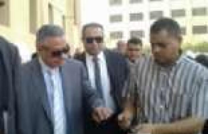 بالصور|  وزير التعليم يتفقد تشغيل أول خط لإنتاج التابلت المصري