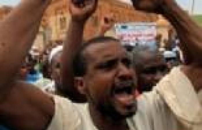 مظاهرات وسط السودان تندد برفع أسعار الوقود.. وتطالب برحيل البشير