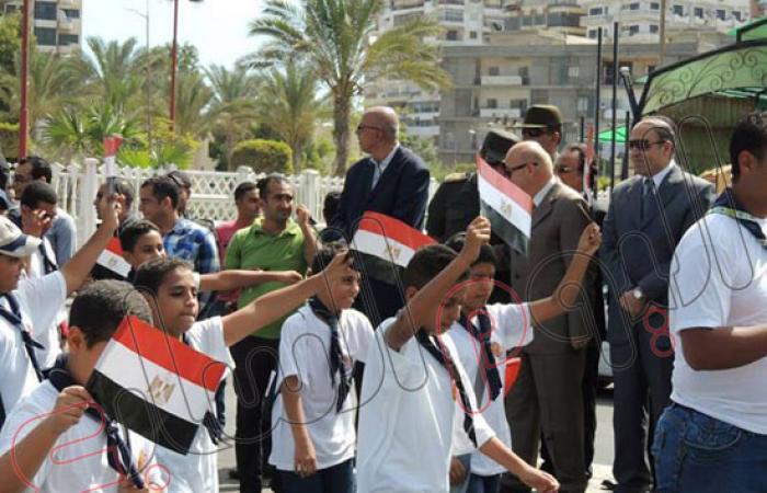بالصور.. محافظ بورسعيد فى مسيرة الشباب والرياضة احتفالاً بـ"6 أكتوبر"