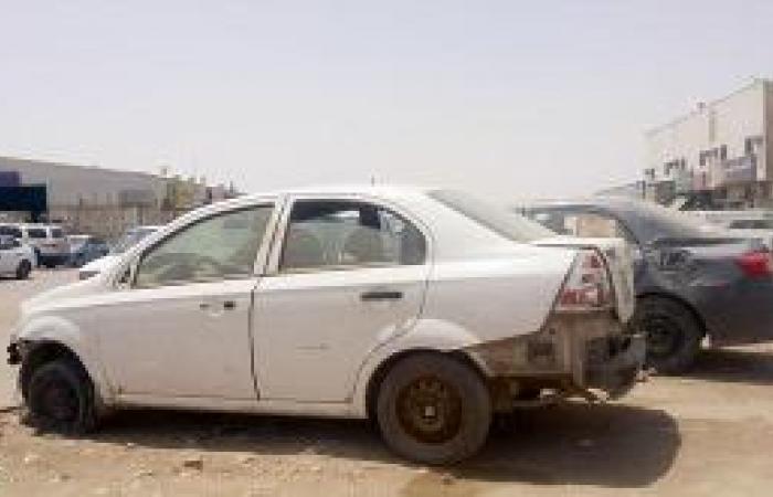 السيارات التالفة «مخبأ آمن» لتمرير المخالفات في الرياض