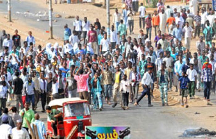 أقارب للرئيس السودانى البشير يقودان مظاهرة ضد الحكومة